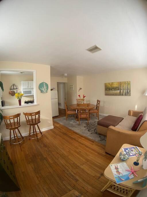 Private One-Bedroom 6 -Directly Across From Beach St. Pete Beach Kültér fotó